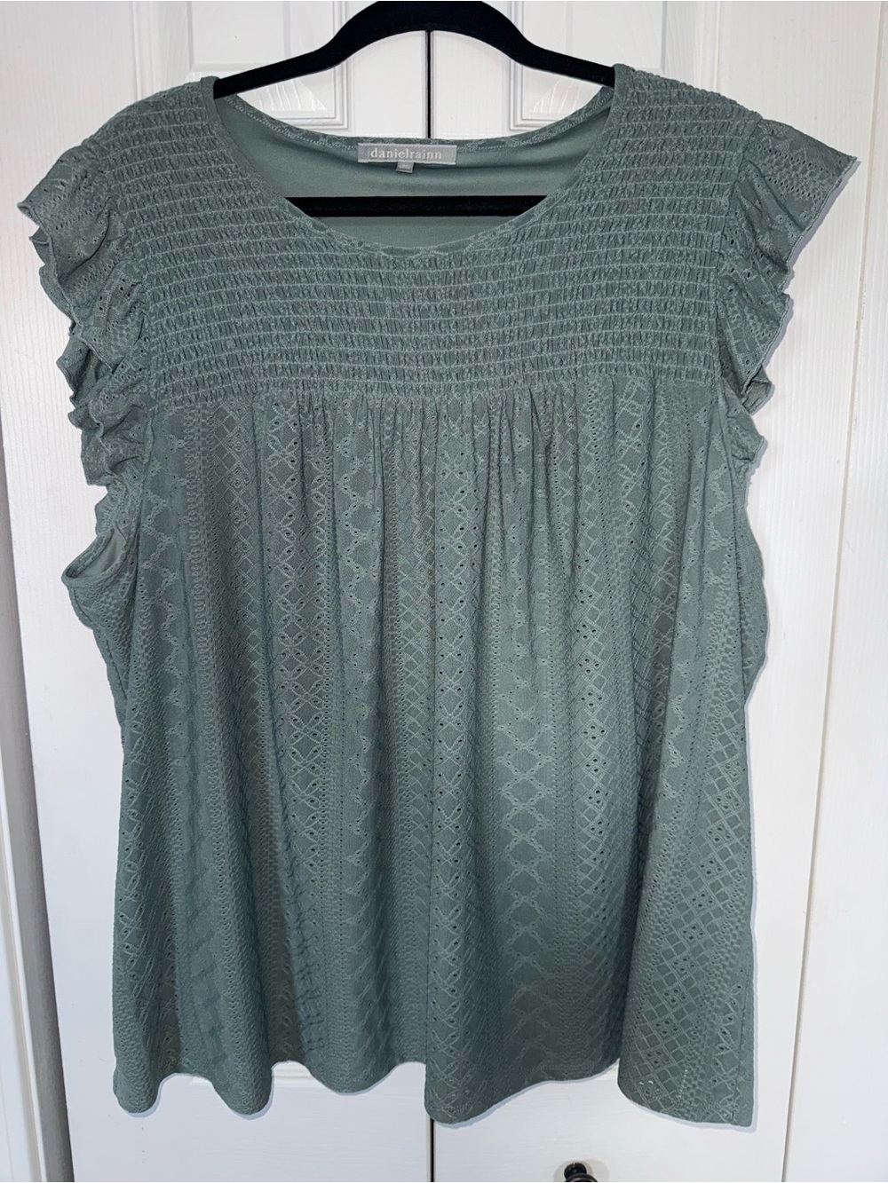 Daniel Rainn Sally Sleeveless Ruffle Trim Sleeve
Knit Top 2x